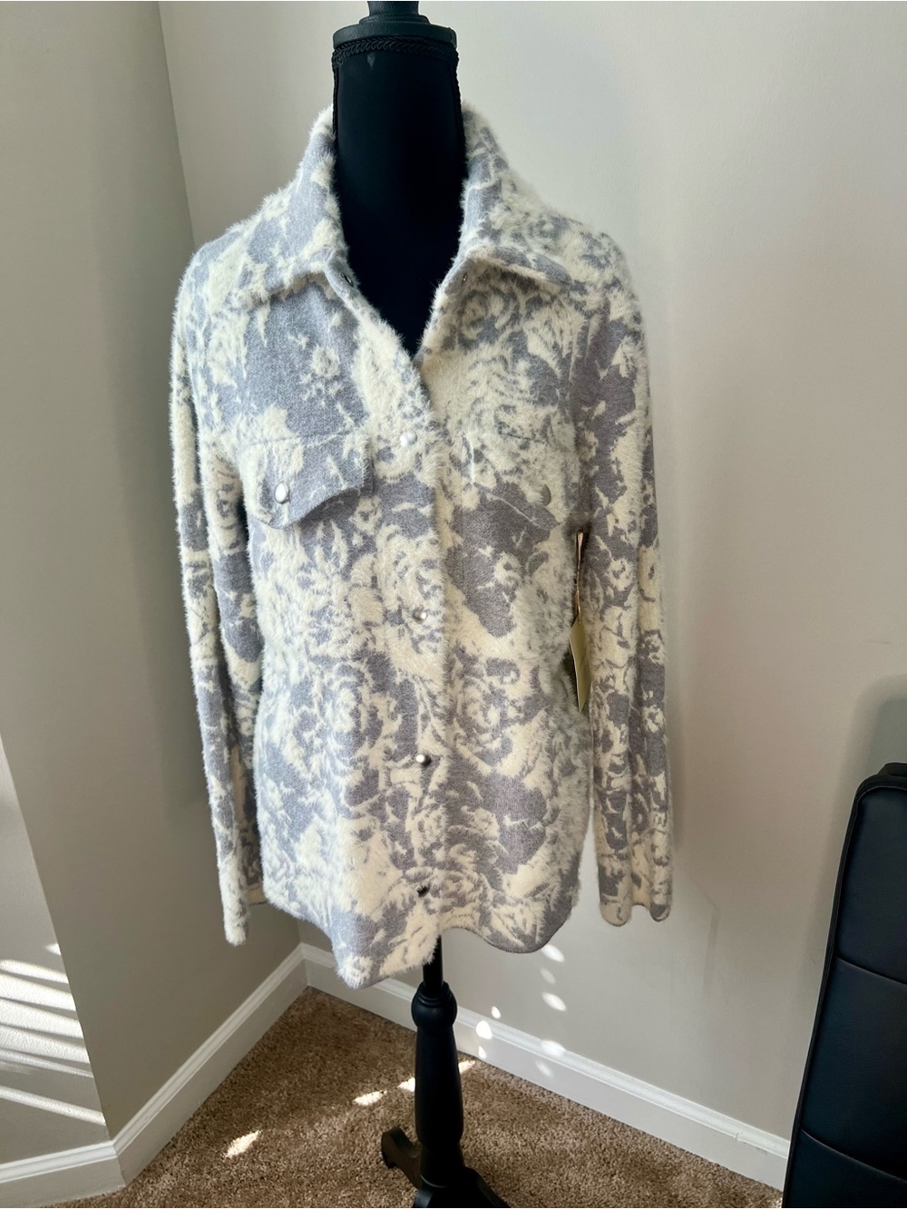 New Cynthia Rowley Cream and Light Gray Floral Soft Teddy Jacket Shacket